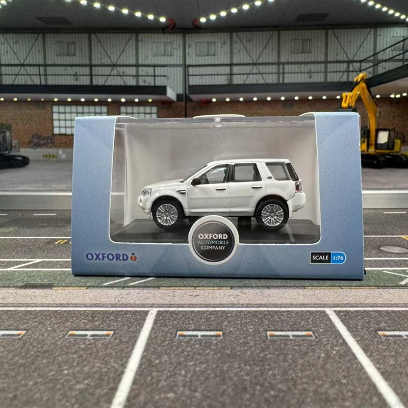 Diecast OXFORD Scala 1:76 Land Rover Skywalker Jeep Fuji Modello di auto in lega bianca Giocattolo da collezione Regalo Souvenir Display Ornamento