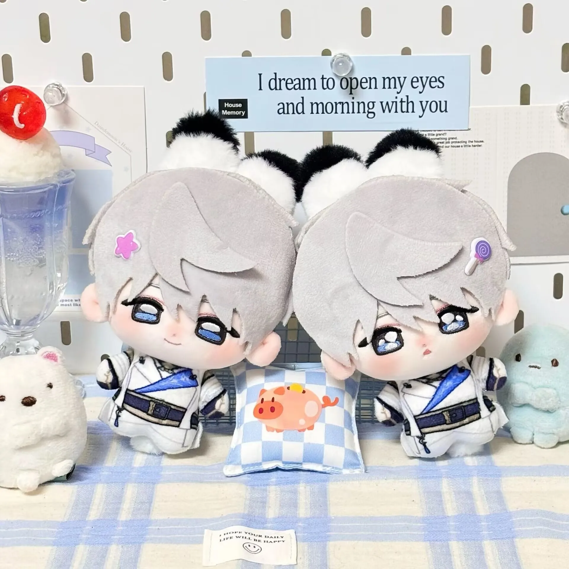 Oryginalna, autentyczna lalka bawełniana o wysokości 10 cm, wykonana przez fanów, z serii "Miłość i Głęboki Kosmos", jest bestsellerem.