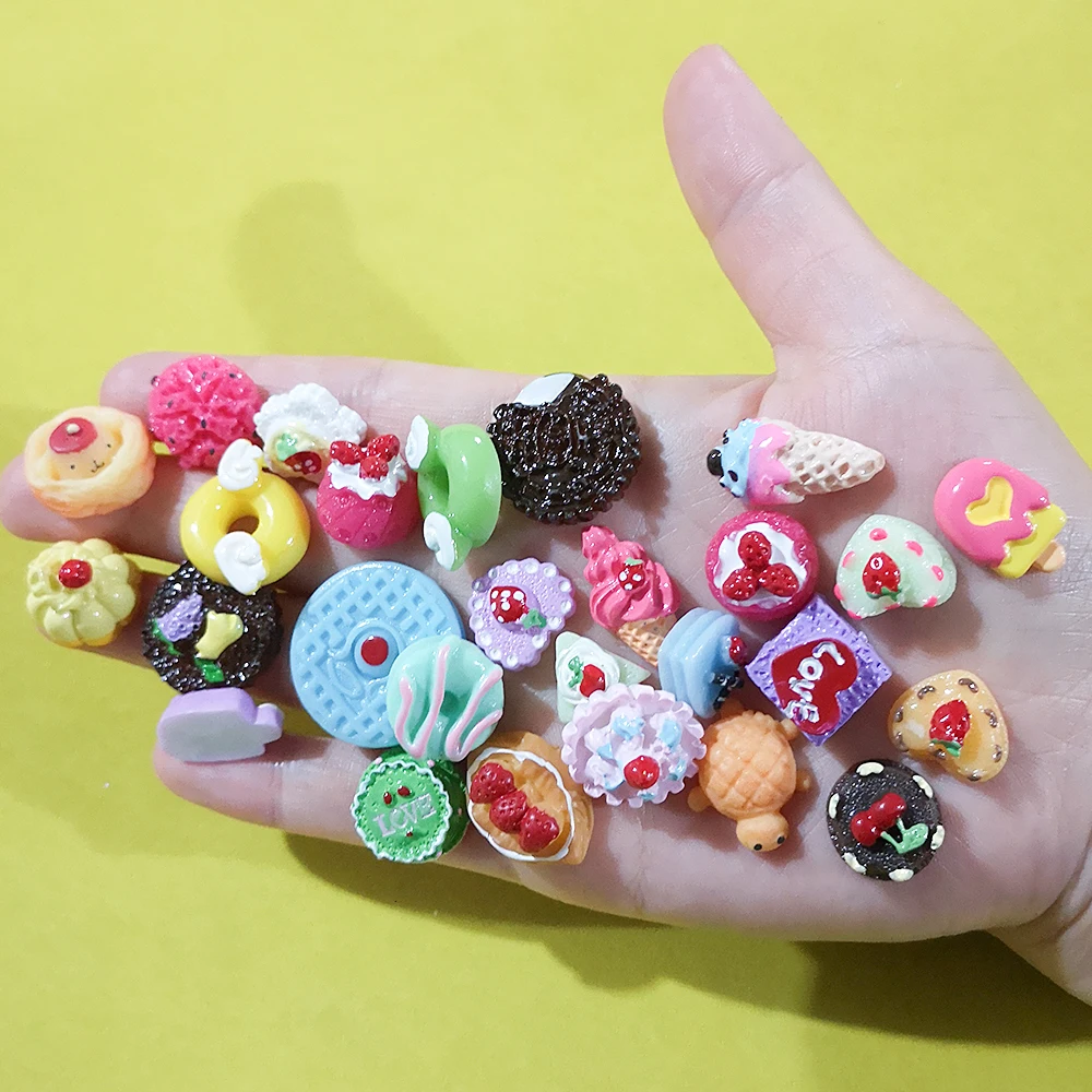 10 Stück Keks Donuts Süßigkeiten Kuchen Harz mit flacher Rückseite Charms Cabochons Mini Figur Puppenhaus Miniatur Handwerk Haarschmuck Mädchen – Detail 1