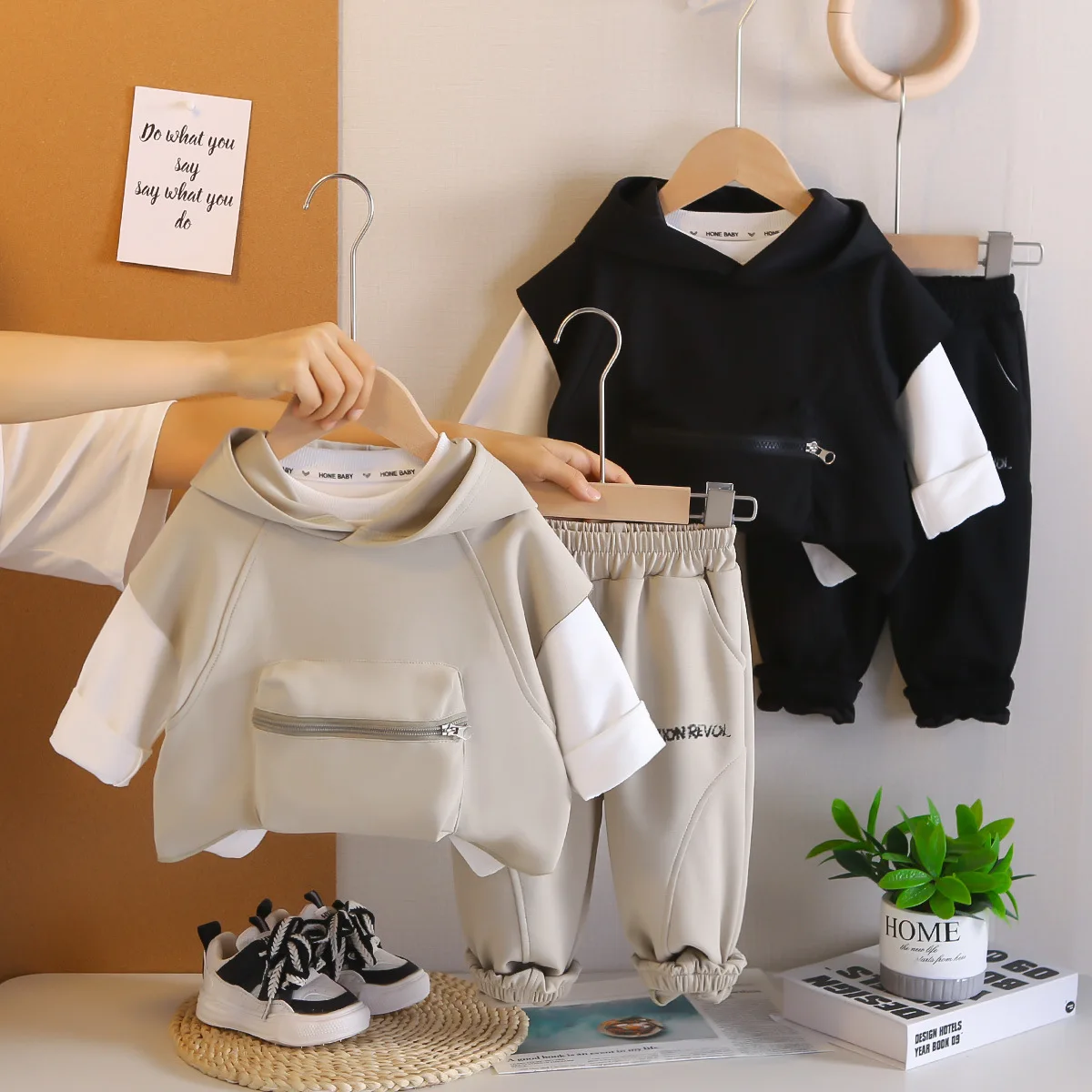 

2025 Autumn Children's Clothing New Handsome Baby Autumn Casual Hooded Vest Three-Piece Set