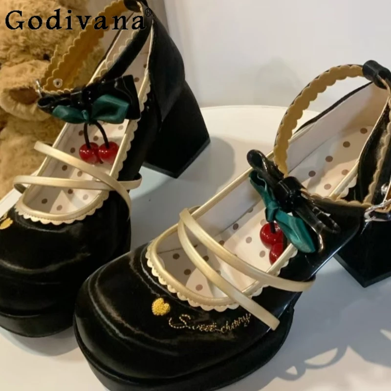 여성용 하이힐 자수 로퍼 와인 레드 다용도 달콤한 일본 스타일 신발 여성 스트랩 힐 로리타 신발