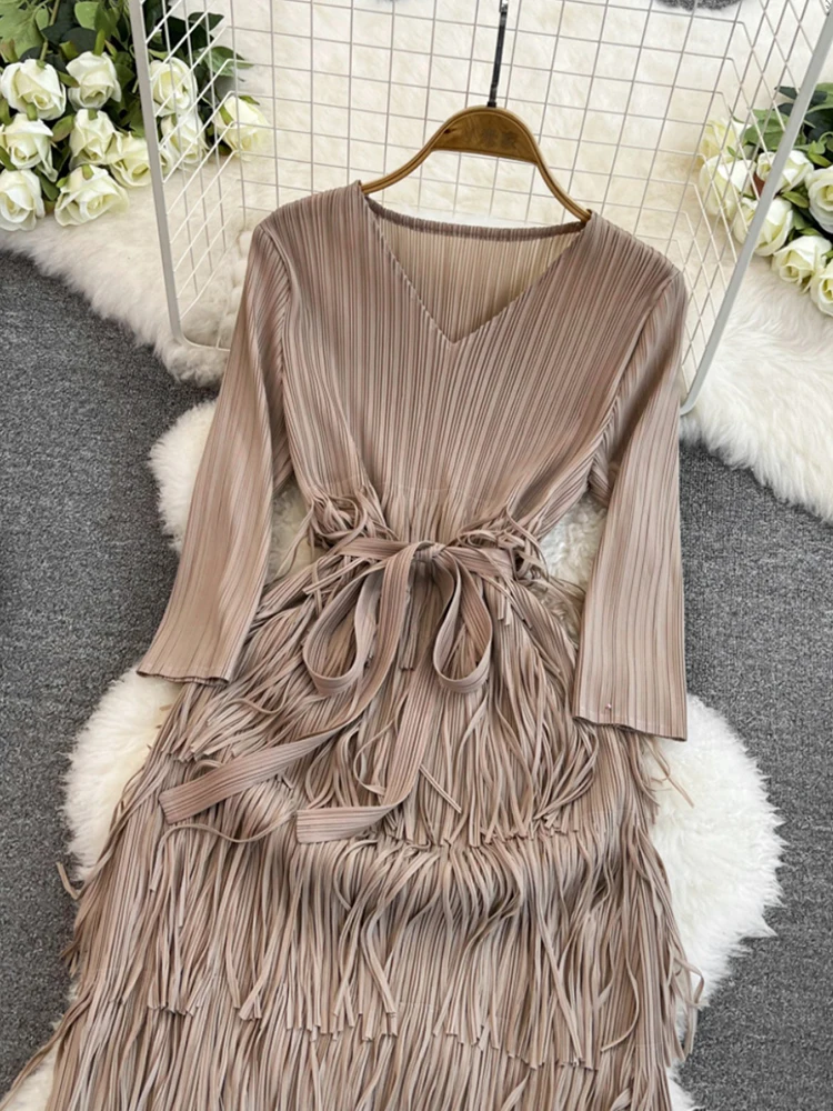 EWQ Fashion Pleated Tassels Dress For Women Vintage Solid Color V-neck Lace-up Casual Loose Dresses New Clothing 2024 27C547