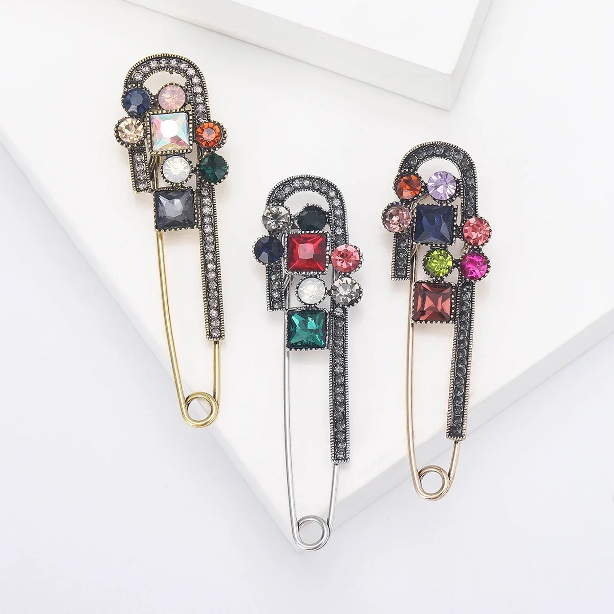 Fashionable Rhinestone Star Brooches for Women Elegant Flower Pins Event Gift Party Backpack Decoration Clothes Accessories