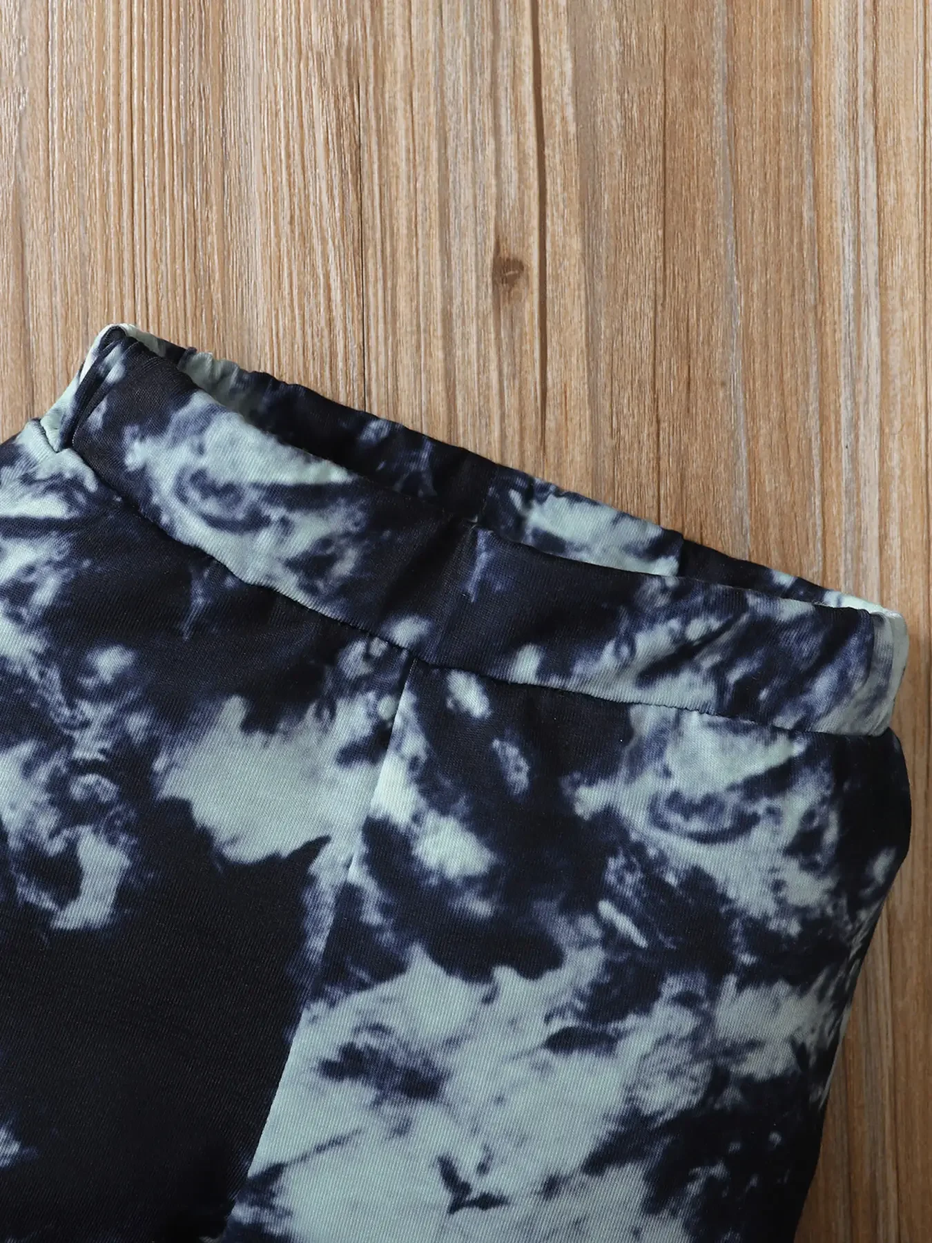2-teiliges Set für Babyjungen, lässiges, vielseitiges, einfarbiges, langärmeliges Rundhals-Oberteil + lange Hose mit Batikmuster, zweiteiliges Set – Detail 5