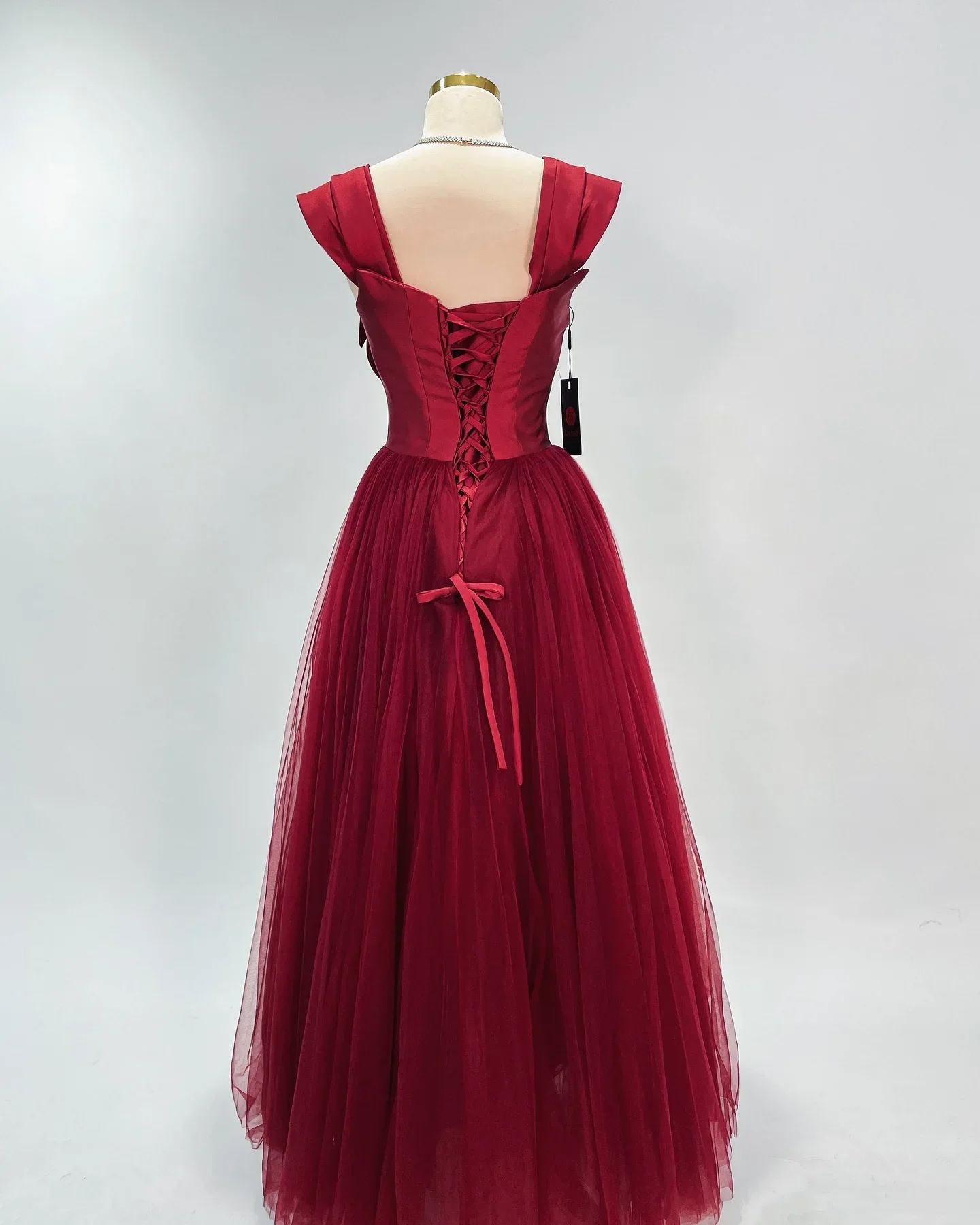 ที่กําหนดเองซาอุดีอาระเบีย Dearin ไหล่ A-Line กระโปรงยาว Draped Tulle ดอกไม้เอว Ruffle Bespoke โอกาส Dres