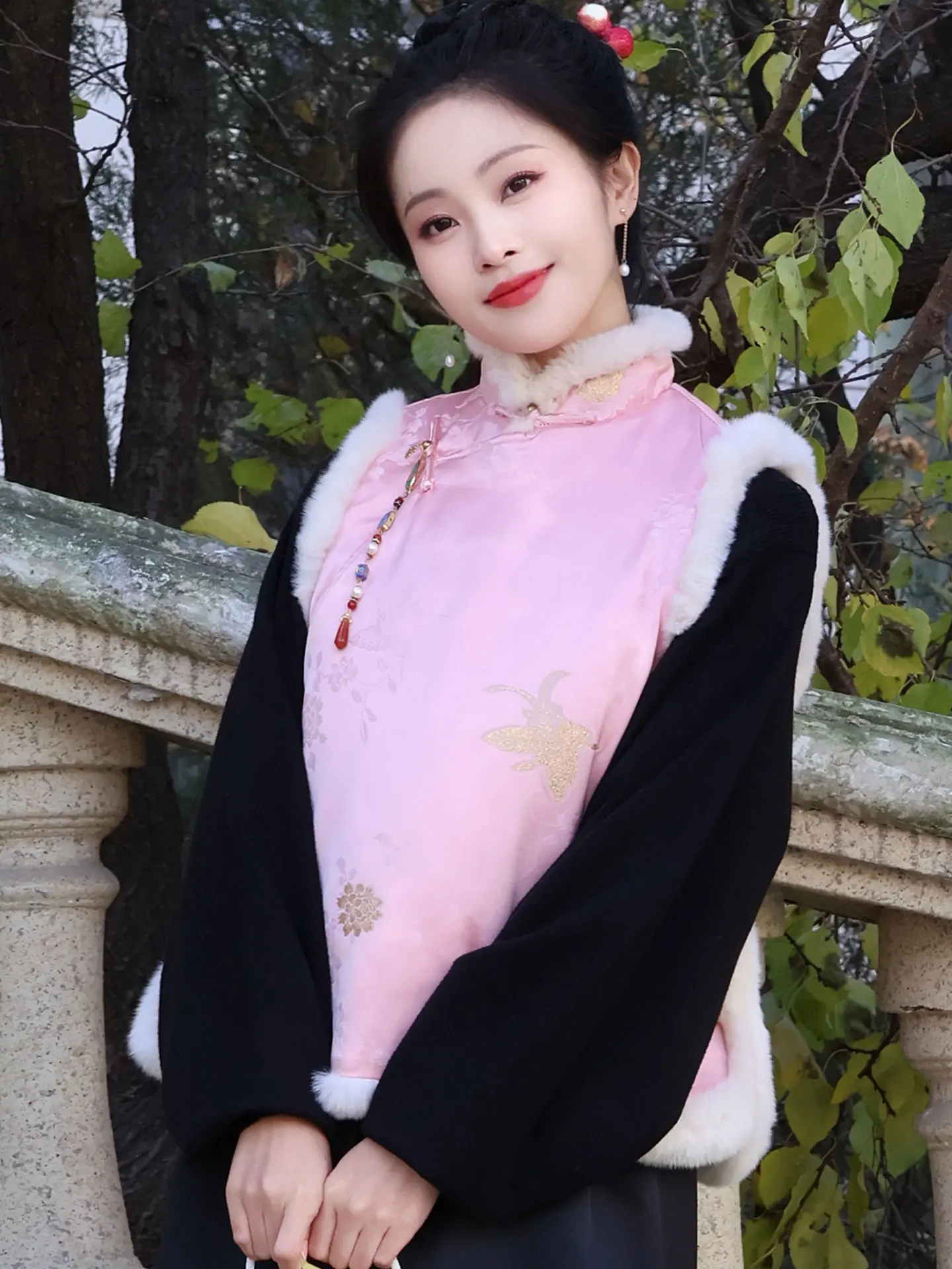 

Warm Rabbit Fur Jaet with Embroidery And Button Collar Traditional Chinese Sle Outerwear Red Tang Suit Vest for Women