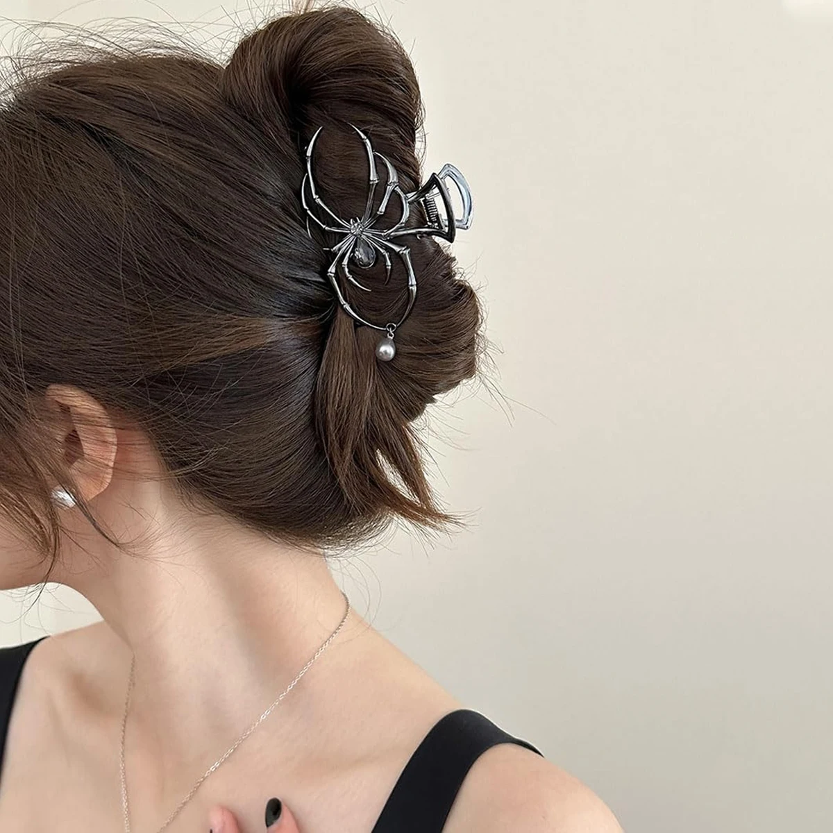 1Pcs Halloween Black Spider Hair Claw Clips z perłowym wzorem, metalowe gotyckie spinki do włosów Punk Mocne akcesoria do włosów