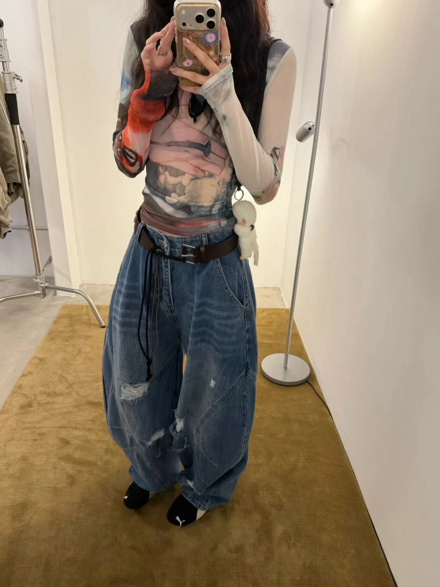 

Американские джинсы-трусы с дизайнерским акцентом, рваные, свободные, широкие, с высокой талией, из денима