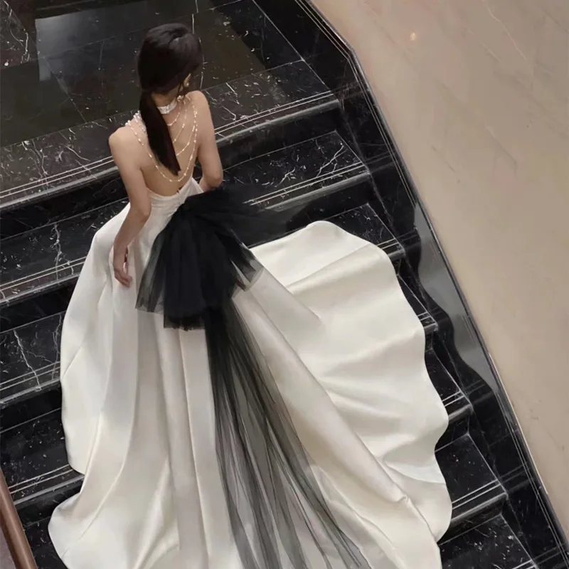 Customized Luxury White Halter Collar Evening Dress High-Grade Halter Light Trailing Satin Elegant Annual Meeting Evening Dress