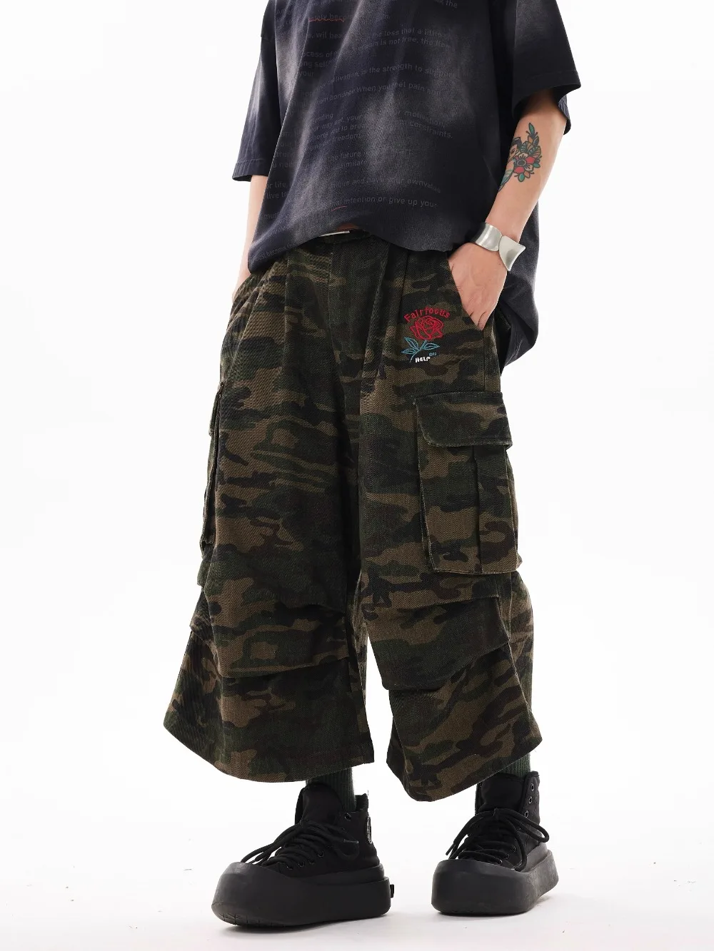 Embroidery Camouflage Casual Wide-leg Cropped Pants Street Wear Hip-hop Multi-pocket Shorts