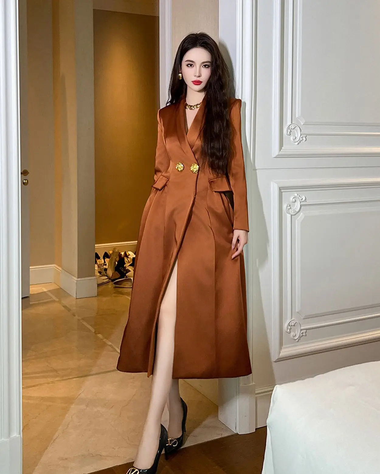 Abiti da sera formali personalizzati con bottoni in raso Temperamento maniche lunghe Abito da cocktail con scollo a V Celebrità su misura G