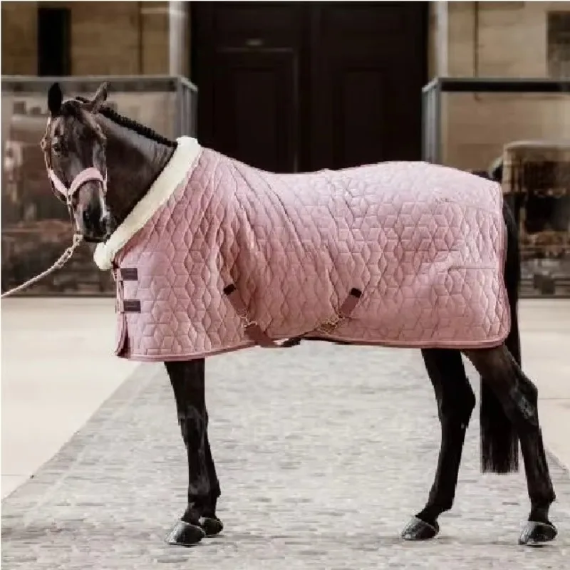 

Warm carpet with belt and buckle in winter Universal horse blanket Waterproof horse blanket, high-quality accessories