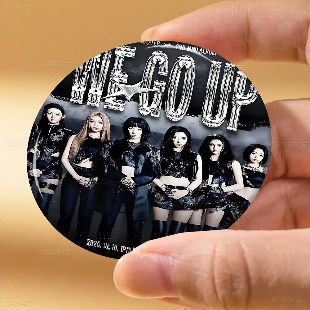 Kpop B-Babymonster 32/44/58MM Perni di bottoni personalizzabili Carino Divertente Distintivo creativo Decorazione di gioielli Regali per gli amici