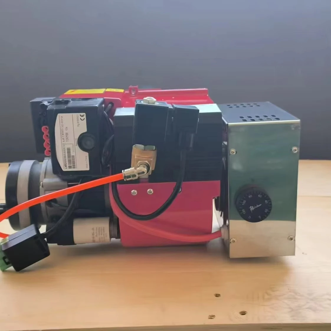 

Высокоэффективная горелка для отработанного масла промышленного котла STW120P