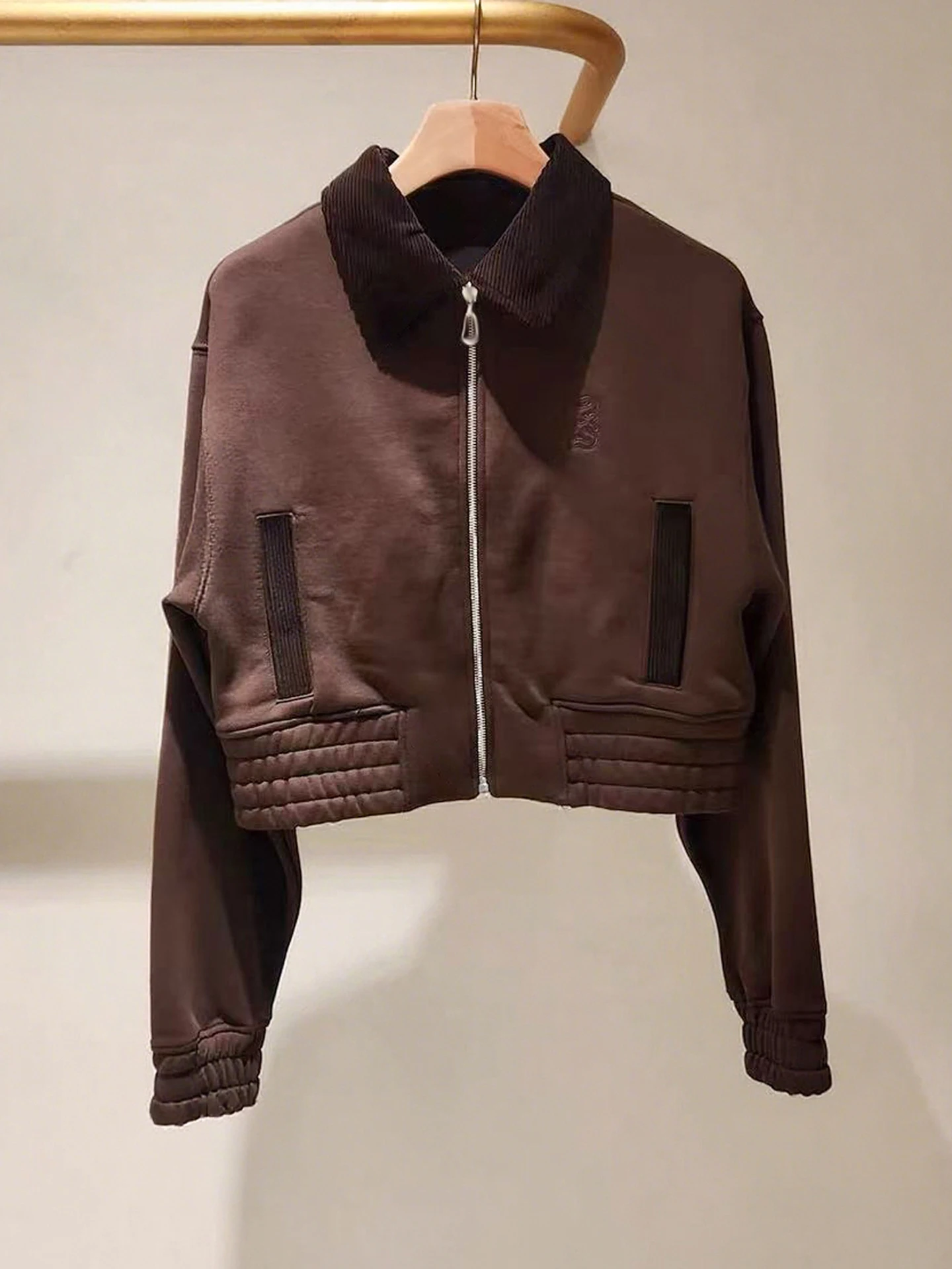 Chaqueta Corta de Pana con Cuello Alto y Diseño Retro de Patchwork para Mujer, Moda de Alta Gama S Home Nan You, Otoño 2025