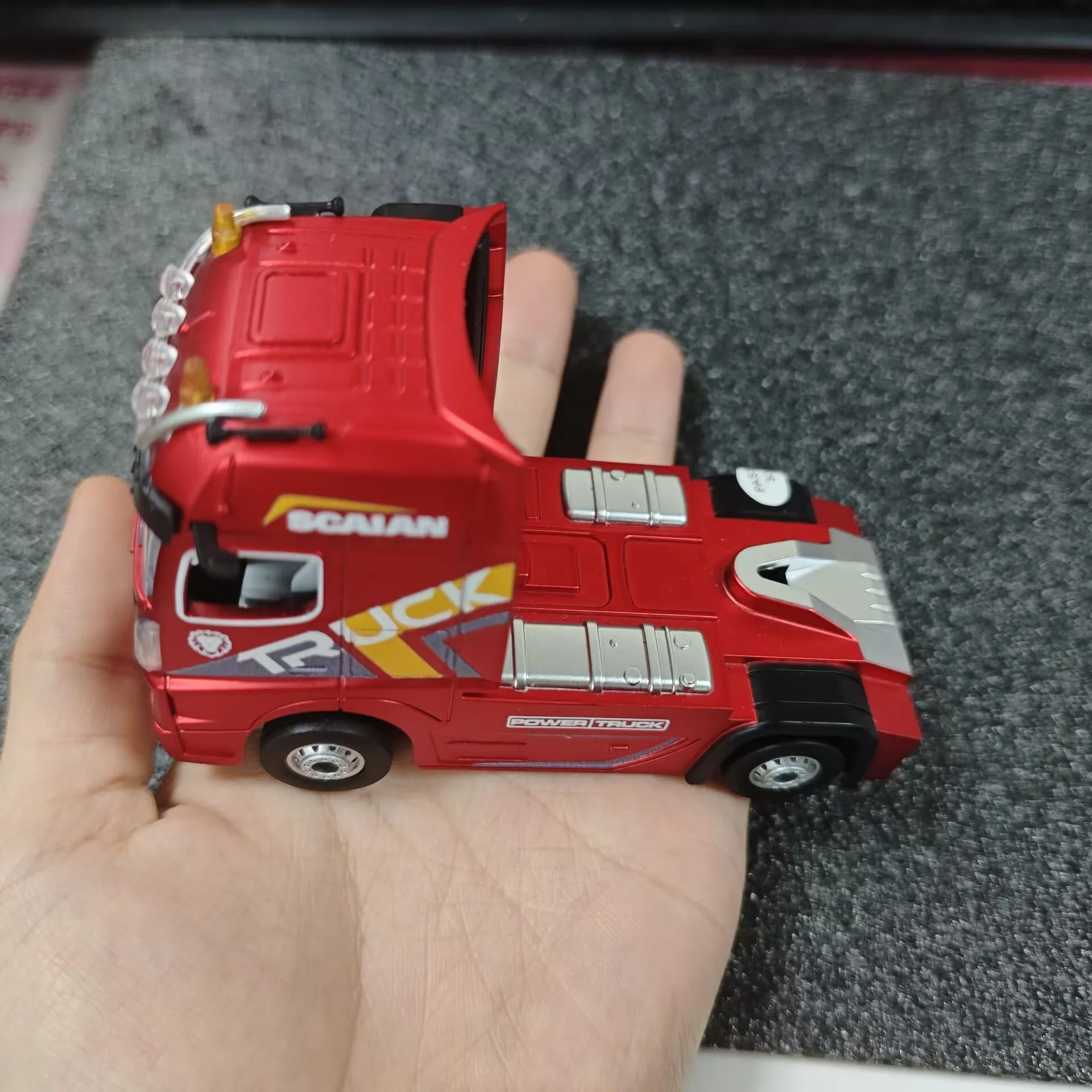 

Wltoys 6408 1/64 RC Car Mini Four-Wheel Drive RC Truck Three Speed Adjustable Container Truck with Traile For Toy Car Boy Adult