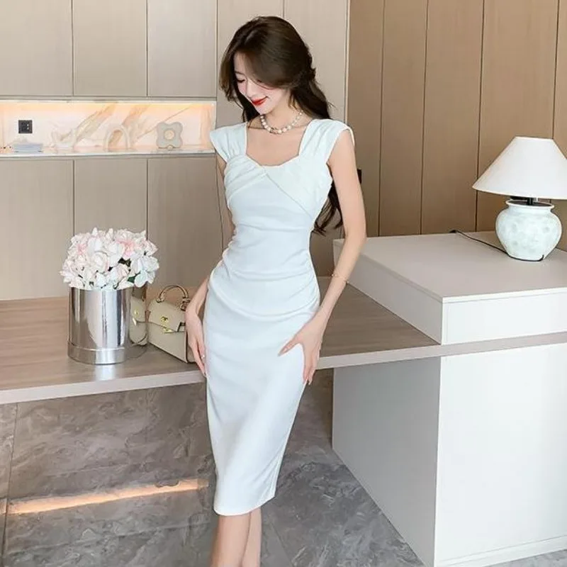 

2024 Fashionable Summer New French Style Design Sense Square Neck Suspended Dress Slim Fit and Slim Wrapped Hip Dress for Women