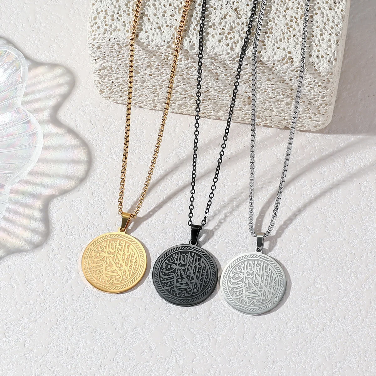 Ayatul Kursi Stainless Steel Necklace 30mm Islamic Calligraphy Coin Necklace Three Colors Stainless Steel Muslim Religious Pendant Jewelry Gift