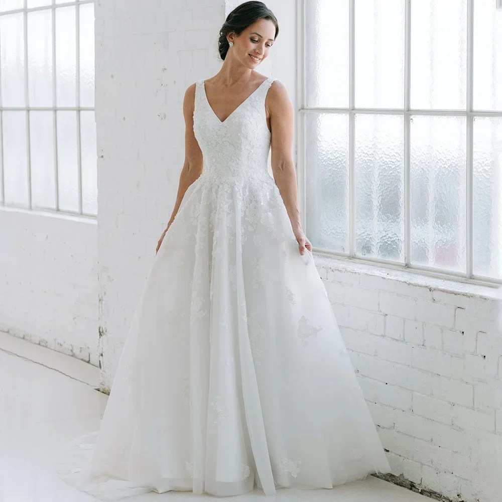

Bride V-Neck Sleeveless Wedding Dress Classic Applique A-Line Floor Length Sexy Open Back Zipper Sweep Train Bridal Gowns Robe