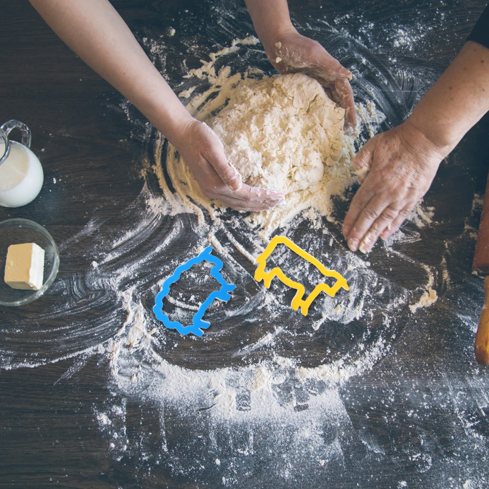 

6Pcs Farm Animal Plastic Cookie Cutter Set Safe Non-Toxic Educational Baking Biscuit Cutter for Easy Clean No Pungent Smell