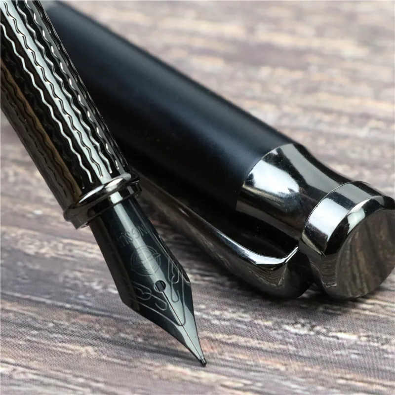 Imagem -03 - Retro Black Knight Fountain Pen Serpente Padrão Exquisite Cobre Pen Holder Titanium Black 0.5 Pen Tip Novo Estilo