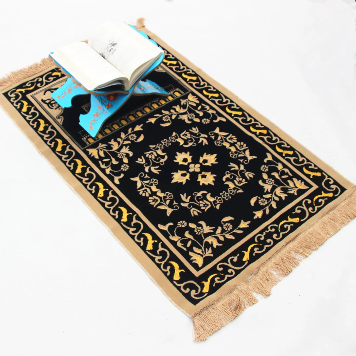 

Lightweight and Soft 70 * 110 Plush Carpet Middle Eastern Building Anti slip Carpet Worship Carpet