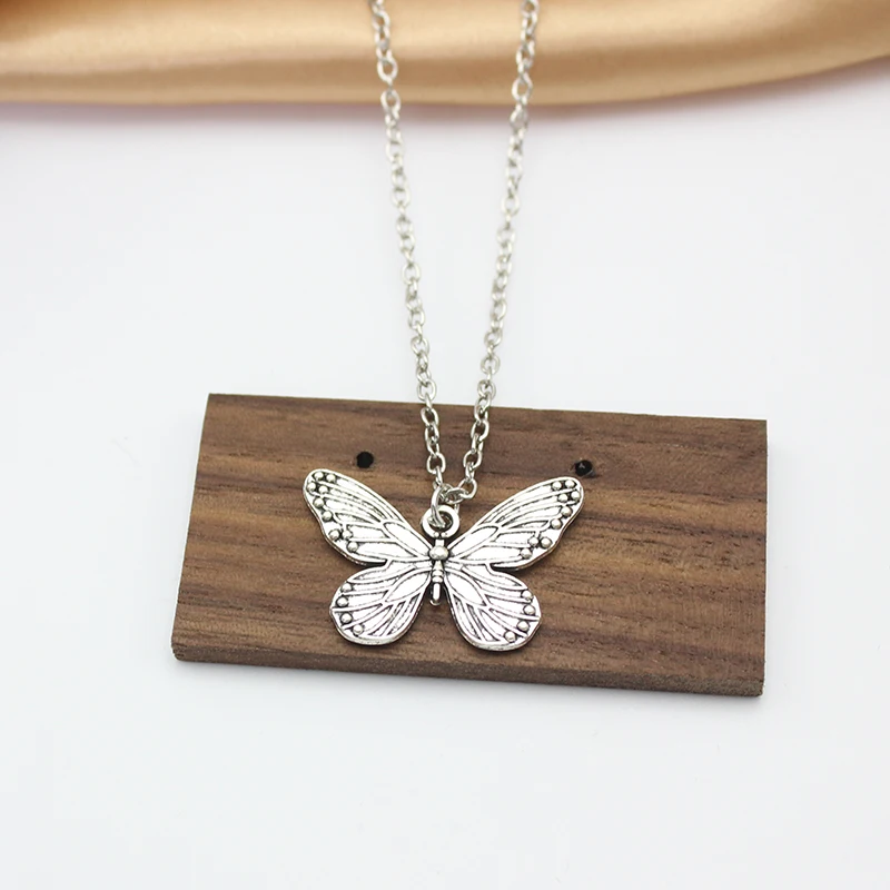 Retro Metal Big Butterfly Pendant Choker Chain Necklace for Women Silver Color Christmas Birthday Jewelry Girl Gift