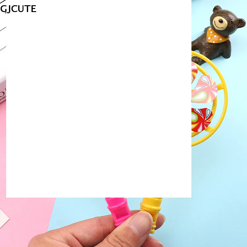 عشوائي 10 قطعة ألعاب أطفال البلاستيك صافرة طاحونة مروحة الاطفال هدايا حفلة عيد ميلاد العودة إلى المدرسة يقدم لعبة للأطفال الهدايا