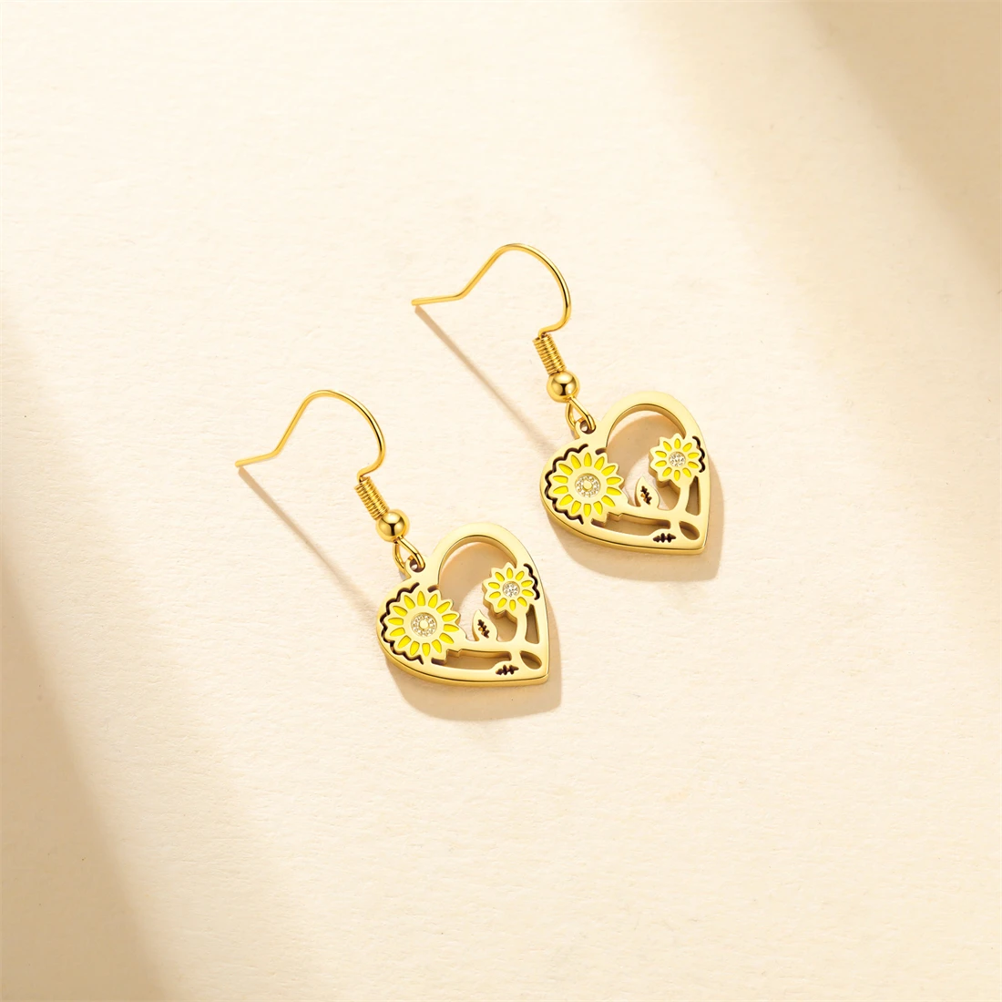 Eueavan Tropfenöl-Herz-Sonnenblumen-Ohrringe aus Edelstahl, Romantische Blumen-Ohrhänger für Frauen und Mädchen, Trendiger Schmuck als Geschenk – Detail 7