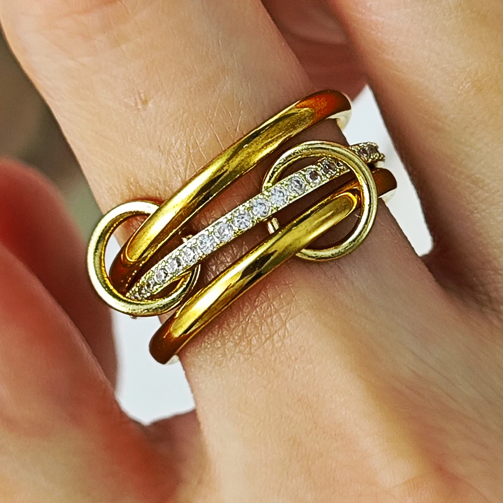 Che cos'è l'anello stack Spinelli? Guida completa per scegliere il tuo anello interlocking