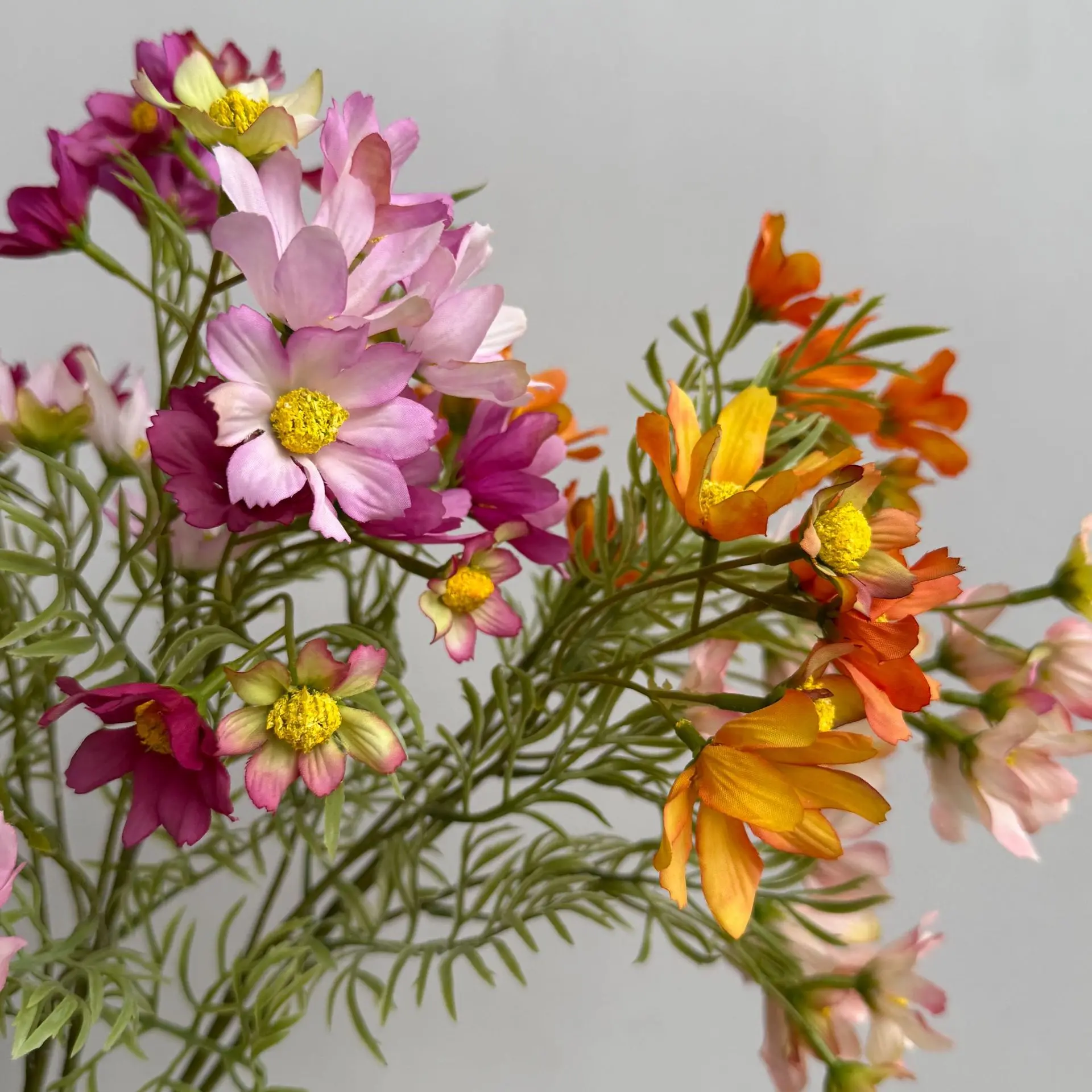 6 Stück Künstliche Seidenblumen Galsang-Blume Hochzeitsdekoration Kosmos-Blumen Brautstrauß Zubehör Heimdekoration Party Gänseblümchen – Detail 10