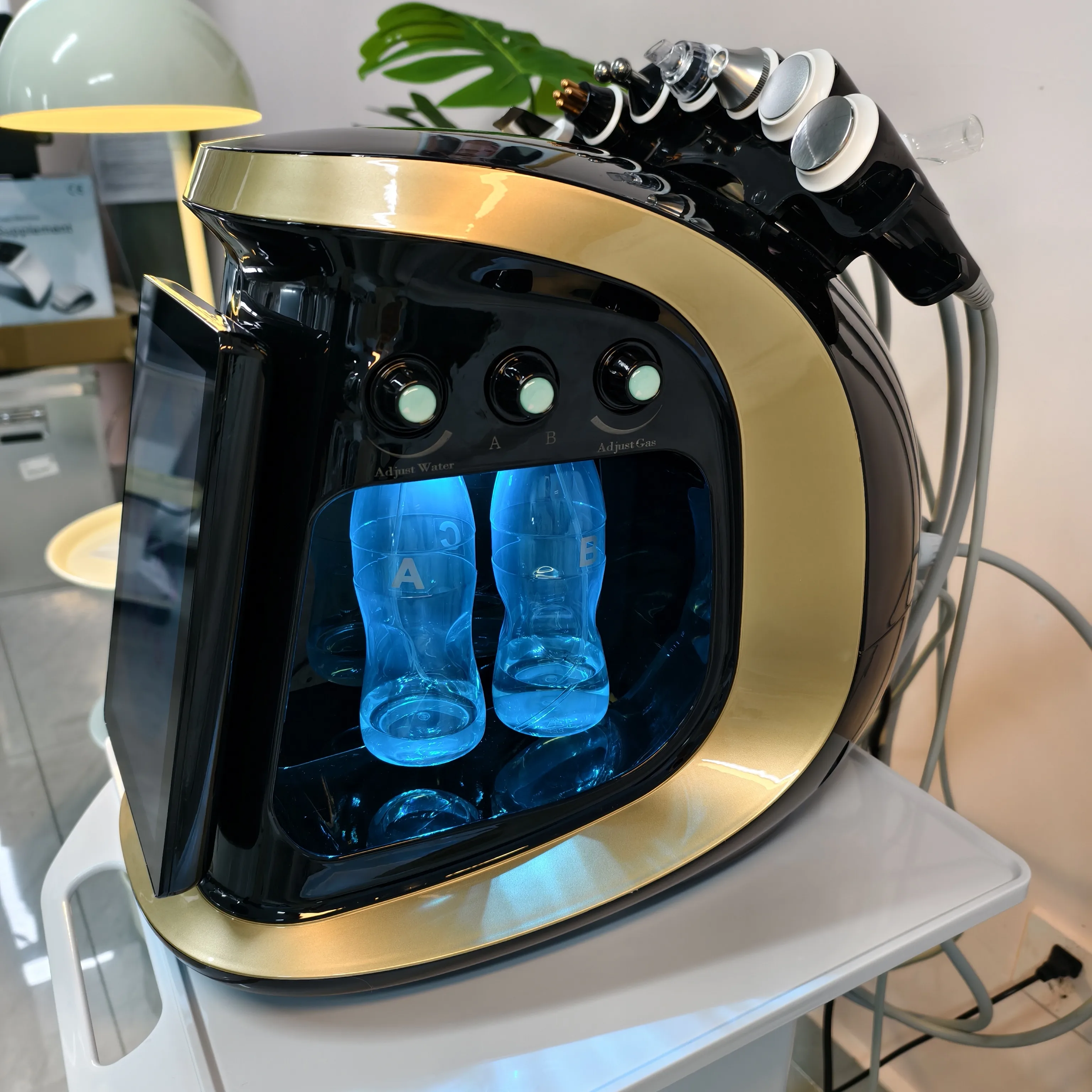 

New 7-in-1 Small Bubble Beauty Machine for Whitening Tendering Exfoliating Shrinking Pores Home Skincare Equipment Deep Hydratio