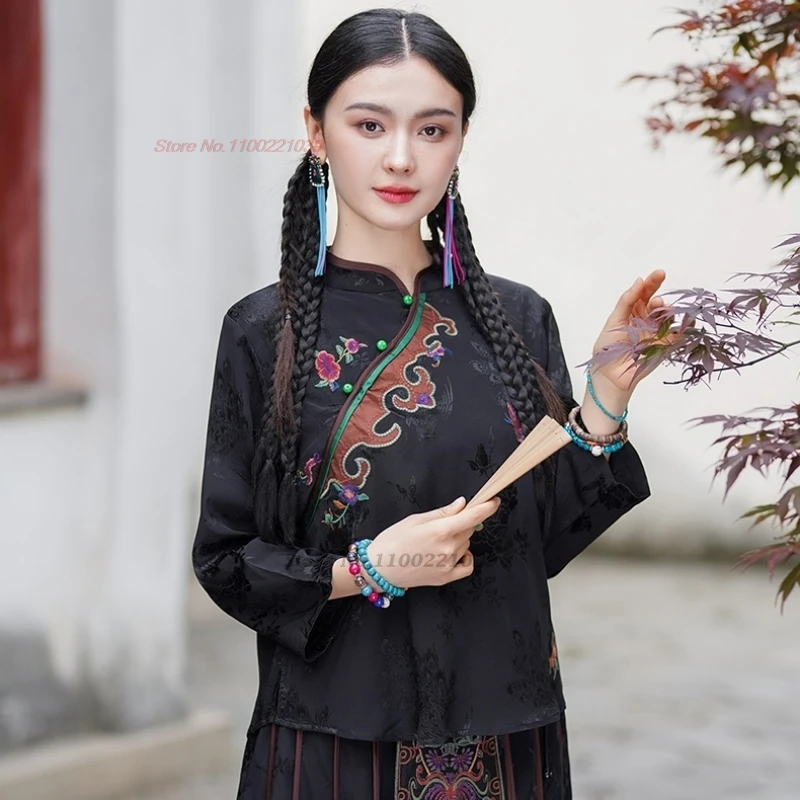 2025, verbesserte chinesische Bluse mit Stehkragen, nationale Blumenstickerei, Satin-Jacquard-Bluse, traditionelle Hanfu-Tops, Qipao-Bluse