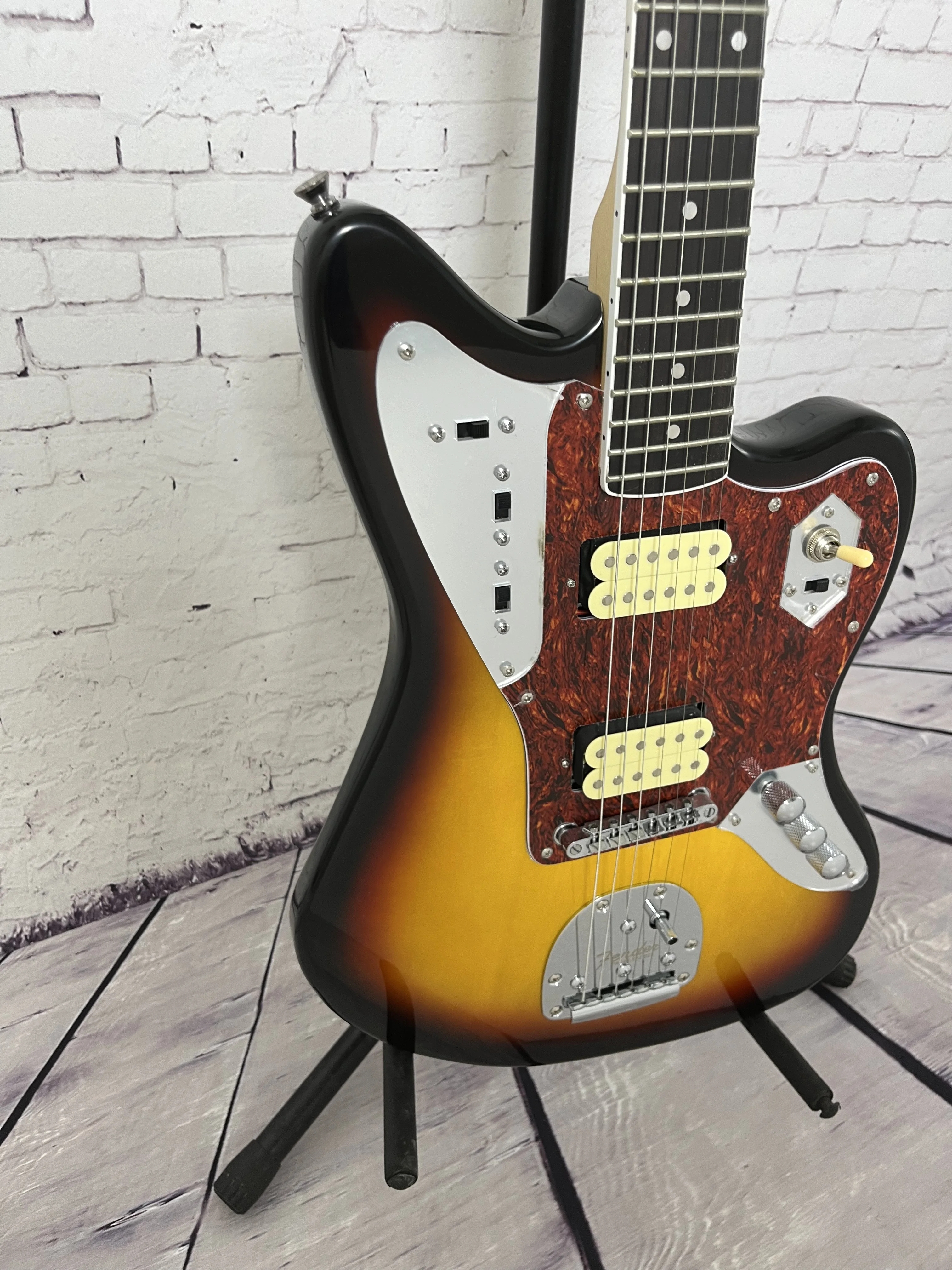 Hot guitarSunburst Jaguar Style  HH Pickups Floating Tremolo Bridge Mahogany Body Rosewood Neck Surf Rock Free Delivery