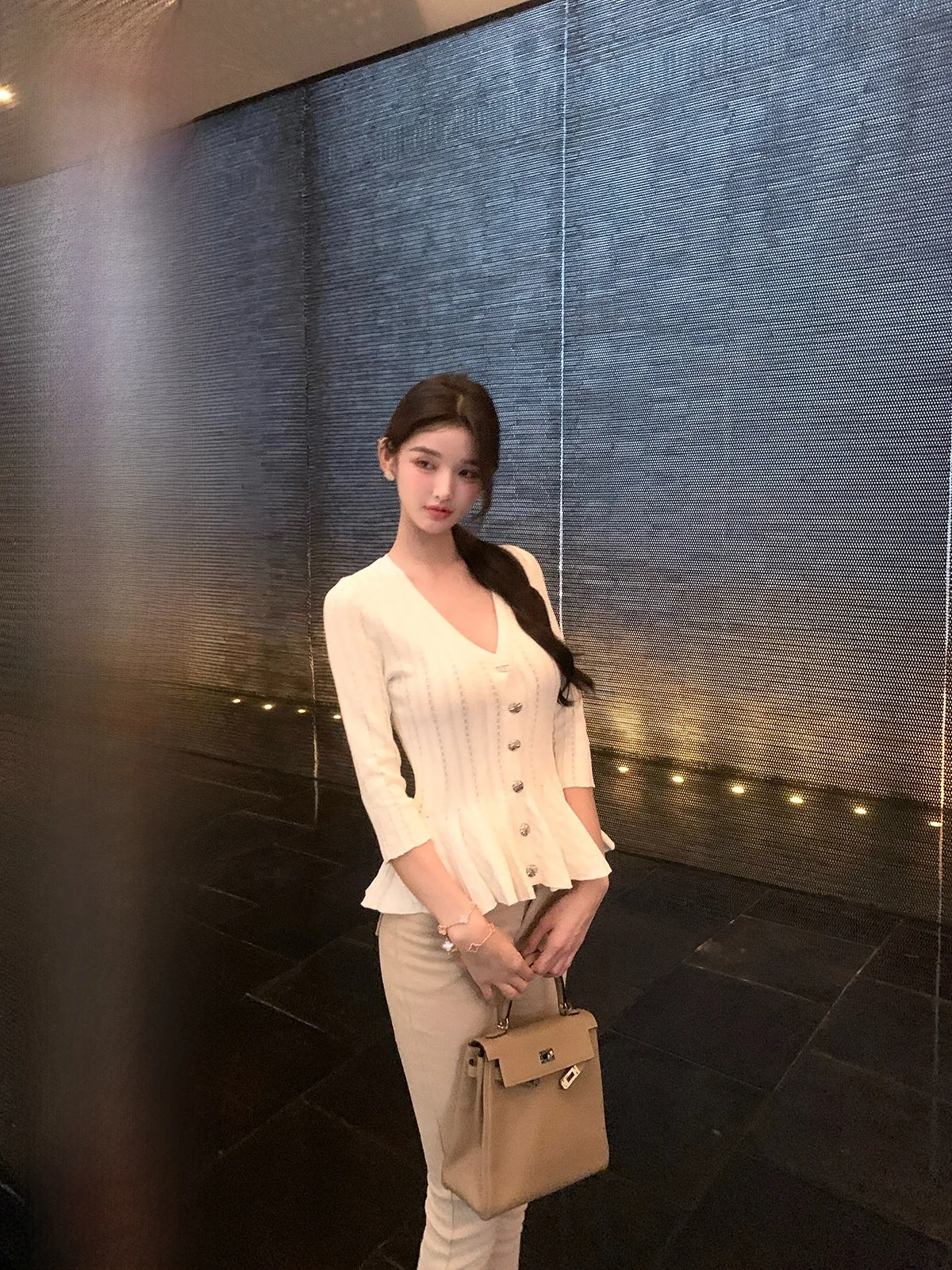 

Женский вязаный топ Cloud Ling Jasmine Hotdog, очень острый, простой, универсальный, с V-образным вырезом, на одной пуговице, с рукавами различной длины