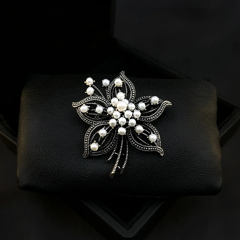 

Luxury Flower Pearl Brooch for Women Suit High-End Vintage Neckline Corsage Pin Accessories Ornament Pins Jewelry Scarf Buckle