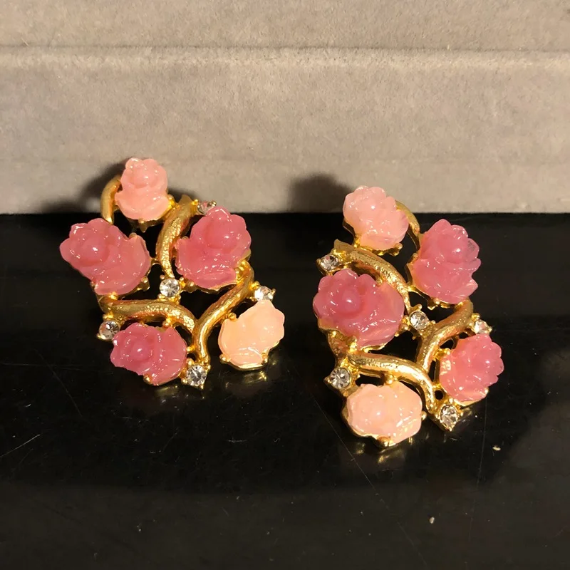 Medieval Western jewelry pink blue flower ear clip three-dimensional rose brooch earrings corsage niche pin