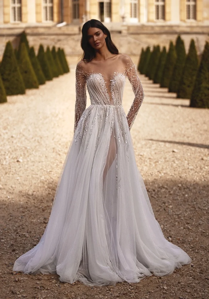 

Customized 2026 New Luxurious White A-Line 3D Lace Bead Embroidered Women's Wedding Dress Sexy V-Neck Backless Beach Bridal Gown