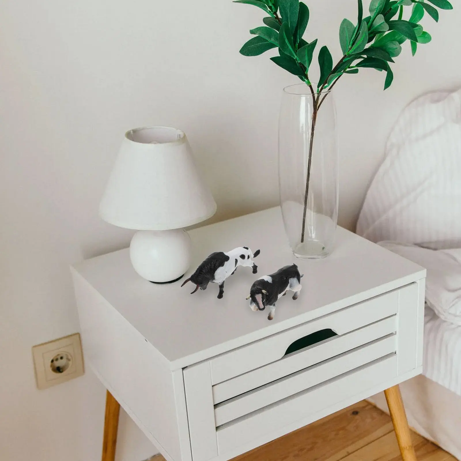 

Набор из 4 миниатюрных фигурок коров: креативный декор для рабочего стола, дома и офиса, украшения для микроландшафта, декоративные фигурки животных для детей