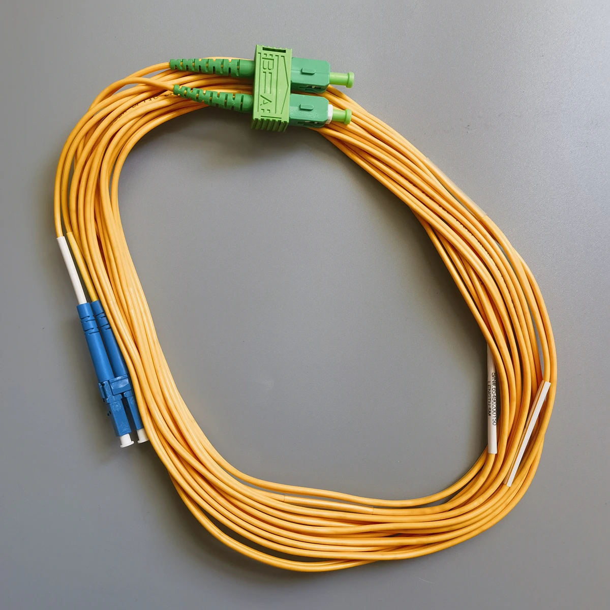 Kabel Patch serat optik LC/UPC-SC/APC 2.0mm FTTH, kabel Patch konverter inti ganda Mode tunggal 12/15/20M kabel serat optik