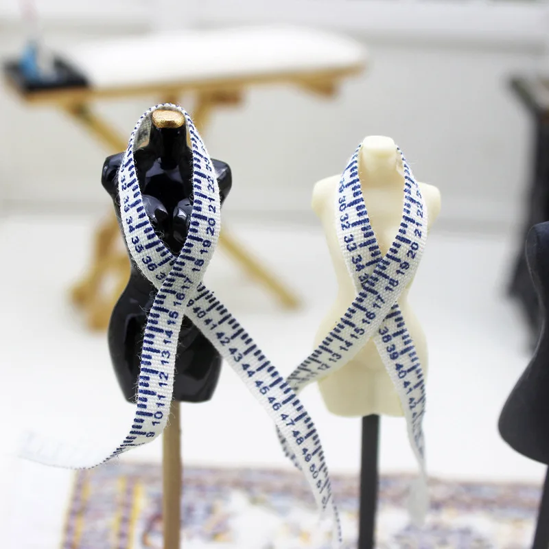 1:12 إكسسوارات بيت الدمى قطع تصميم نماذج الملابس ألعاب مصغرة متجر الملابس المشهد بيت الدمية التصوير الدعائم