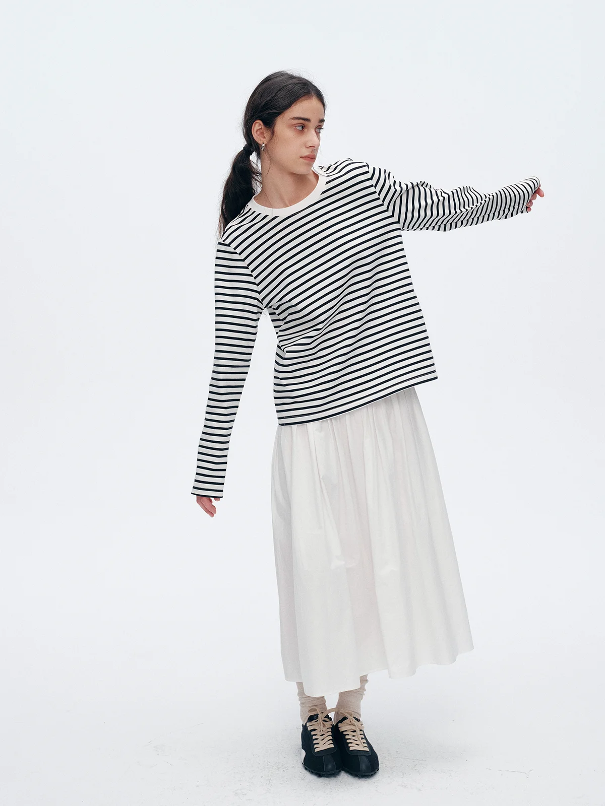 

Удобная женская футболка с длинным рукавом из крученого хлопка высокой плотности, в полоску, с круглым вырезом, свободного кроя, весна-лето