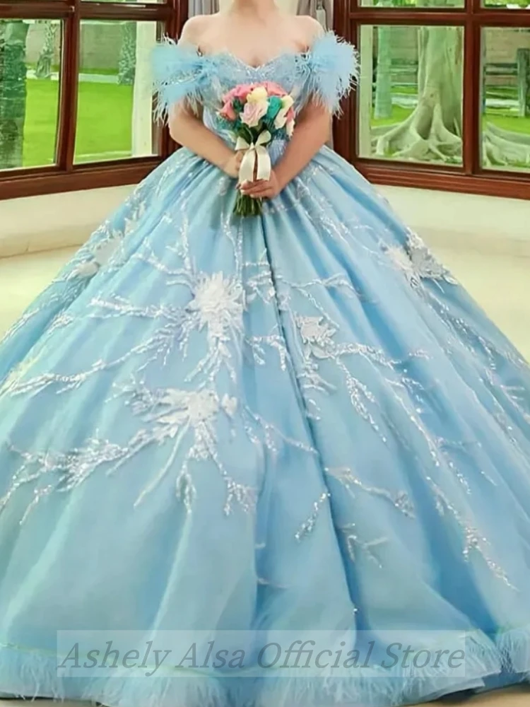 AAQ147 Maßgeschneidertes hellblaues Quinceanera-Kleid für den Abschlussball, Flügelärmel, Pailletten-Feder-Ballkleid, Vestido De vx 14 Ano, süße 16-Mädchen-Bälle