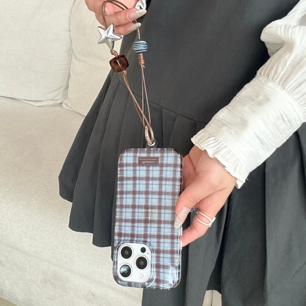 Funda protectora para teléfono con colgante de estrella, diseño de rejilla marrón y azul Simple avanzado, a prueba de golpes, para iPhone 16 15 14 Pro Max