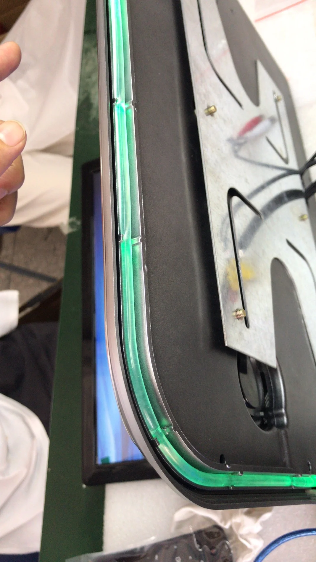 15.6 Inch Car Android Roof  IPS Screen  Filp Dwon WIFI TV Player 2+32GB Android 12 Octa-core System for Universal Car