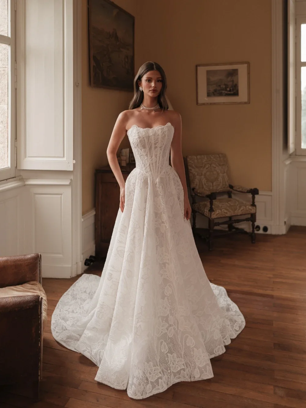 

Elegant A-line Bridal Dress for Women with Detachable Lace Sleeves Strapless Backless Design Customizable 2026 Wedding Dress