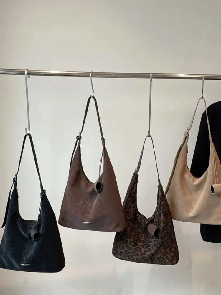 

2025 Autumn Winter Spacious Underarm Bag, Vintage Leopard Tote for Women, Niche Shoulder Crossbody, Commuter Day-to-Night Purse,