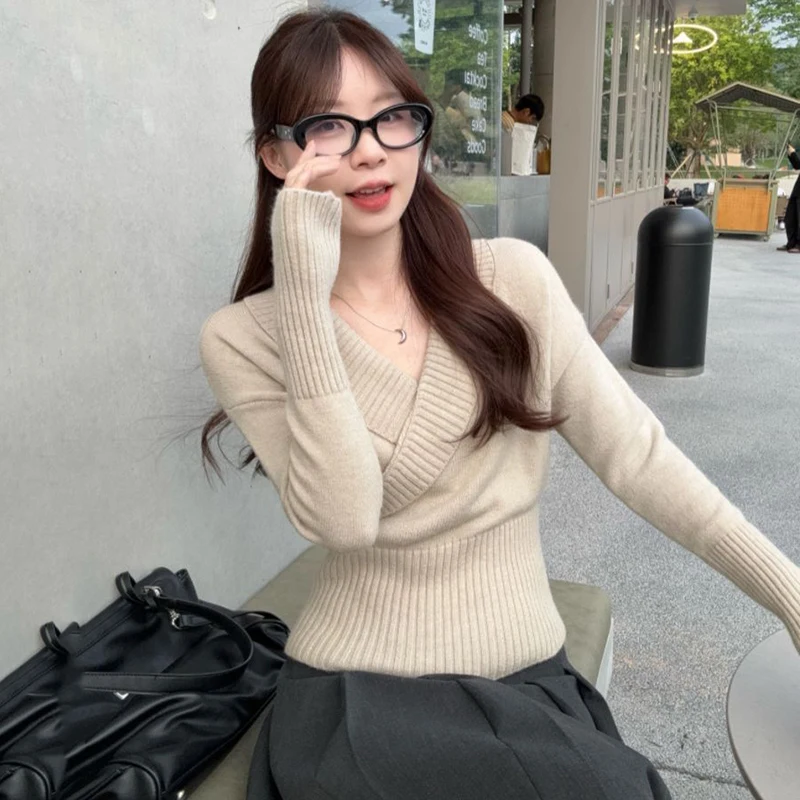 

Осень-зима 2025 года, вязаный свитер с длинными рукавами и v-образным вырезом, пуловеры для женщин, корейский милый облегающий темпераментный элегантный универсальный топ