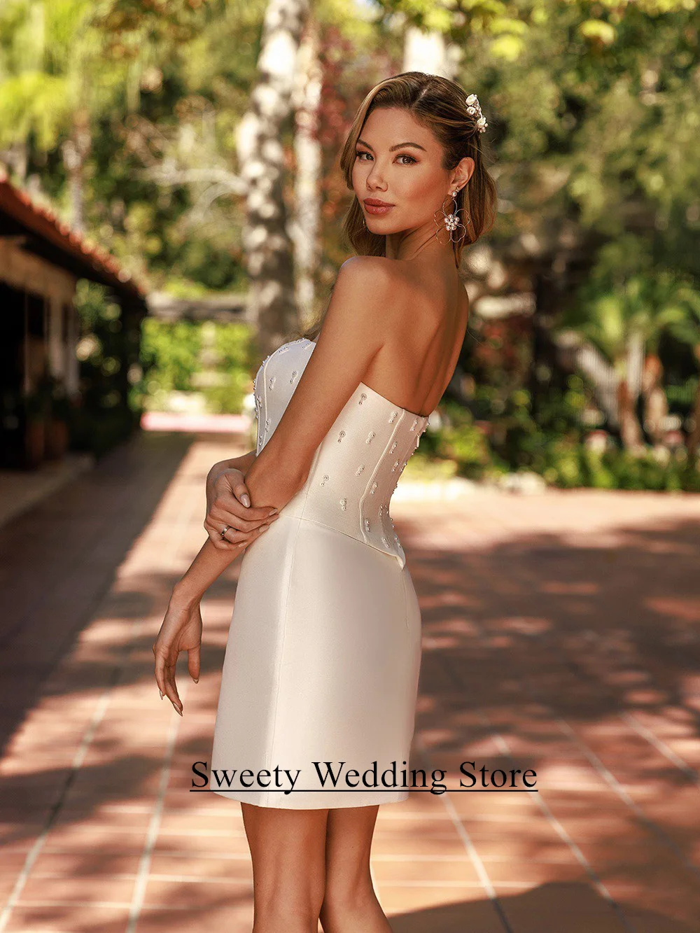 2 في 1 فستان زفاف مخصص بدون حمالات بدون أكمام لؤلؤ علوي A Line سويب تراين A Line فستان زفاف الأورجانزا للعروس