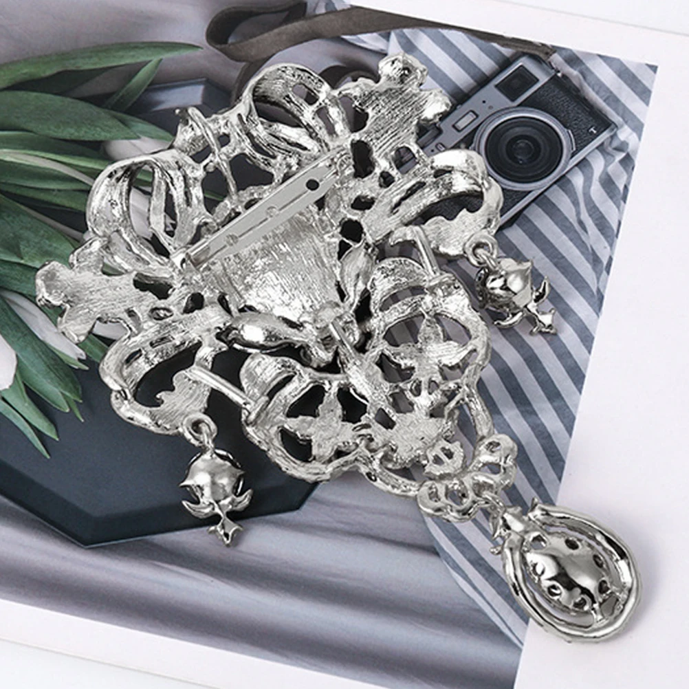 

Rhinestone Brooch Crystal Corsage Delicate Decorative Jewelry Wedding Event Pin for Women Metal Brooch Fashion Backpack Pin